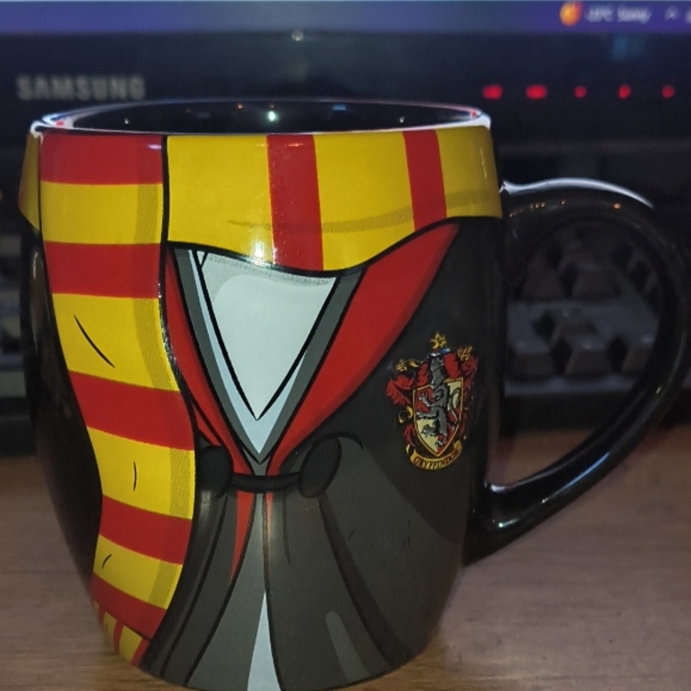 Harry Potter Gryffindor Uniform Mug - Official Wizarding World 18oz Ceramic Cup